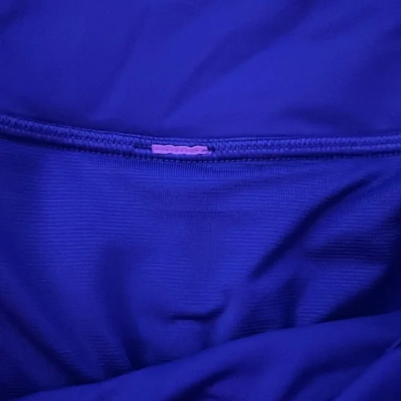 Blue lululemon shorts size 2 high rise - Picture 4 of 4